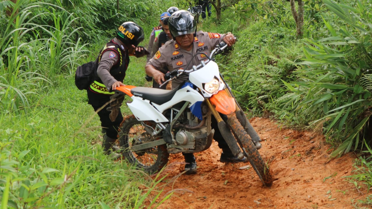 Kendarai Motor Trail, Kapolres Sinjai Sambangi Desa Terpencil, ini Tujuannya