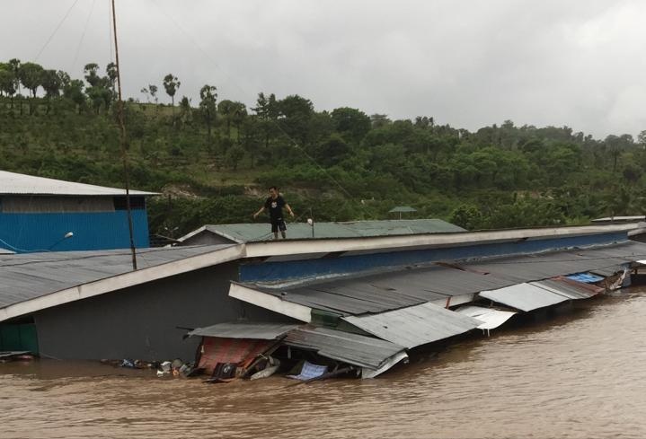 Banjir rendam rest area Tamanroya, Jeneponto. Selasa (22/01/2019).