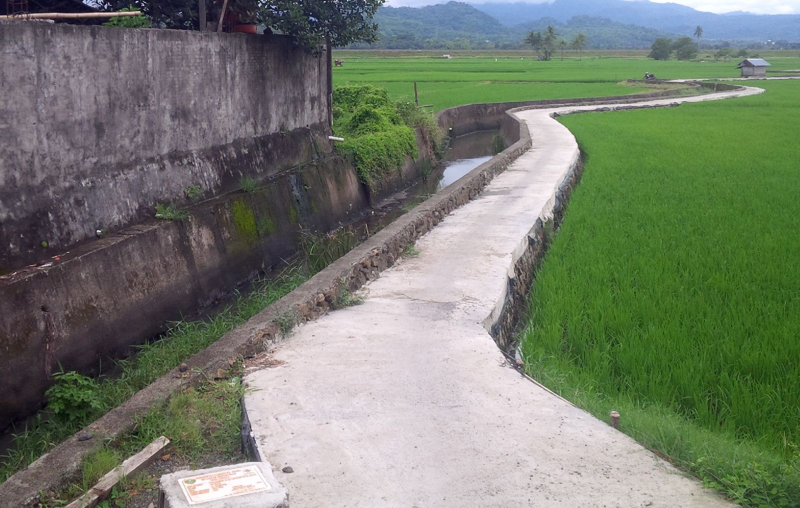 Salah satu kegiatan pembangunan saluran pembuang yang sudah rampung di Kecamatan Soppeng Riaja, Barru.