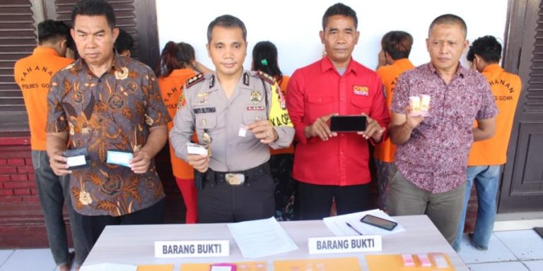 Kapolres Gowa AKBP Shinto Silitonga didampingi kasat narkoba dan kasubbag humas saat menggelar konferensi pers, jumat (10/05/2019) 