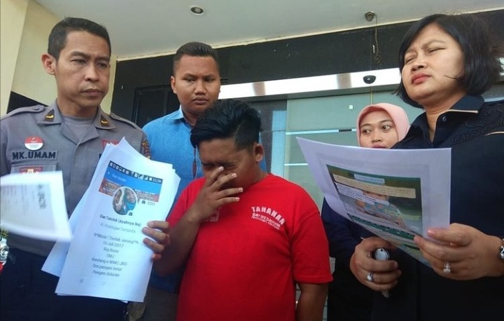 Dian Tri Susilo saat diamankan Polrestabes Surabaya, (foto:kompas.com)