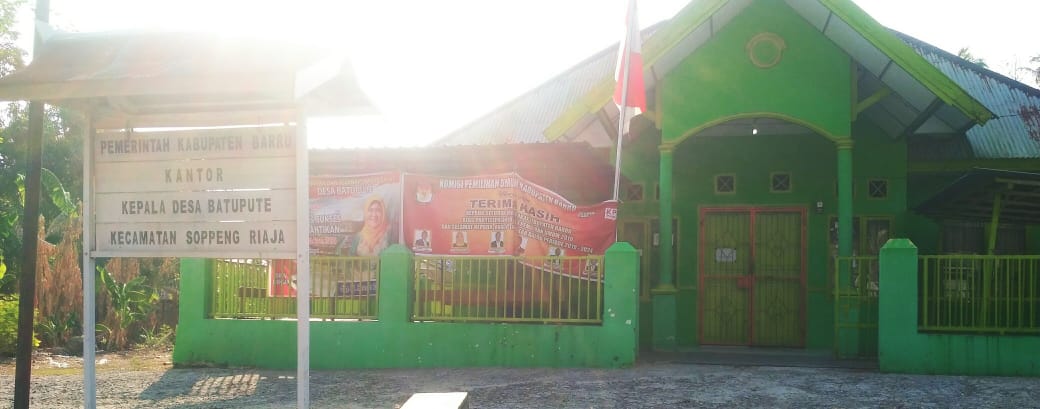 Kantor Desa Batupute Kecamatan Soppeng Riaja Kabupaten Barru (29/10).