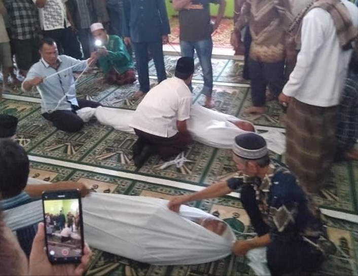 Sesaat sebelum sumpah pocong digelar, (foto: FB)