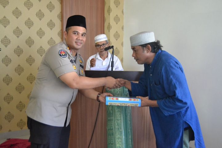 Kapolres Palopo Sumbang Al Quran dan Karpet