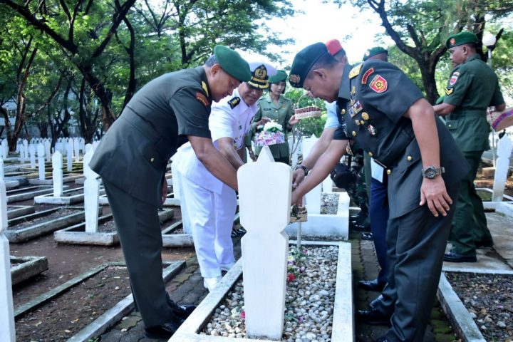 Kodam Hasanuddin Ziarah ke TMP Panaikang