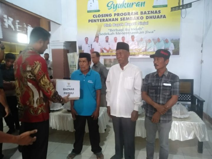 Bupati Sinjai Berikan Bantuan Kepada Kaum Duafa