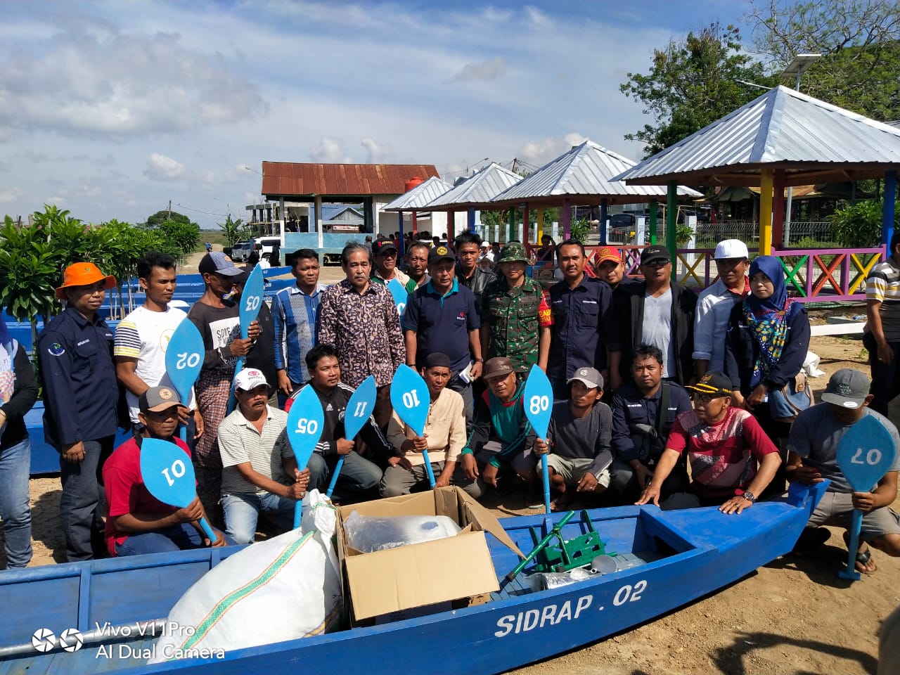 11 Kelompok Nelayan di Sidrap Terima Bantuan Perahu dan Alat Penangkap Ikan dari Bupati