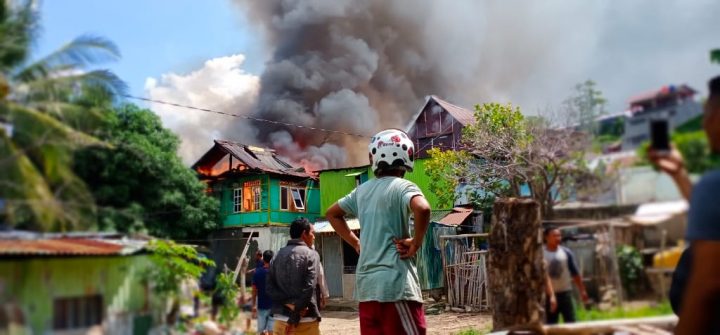 Kebakaran di Jalan Ketilang Parepare