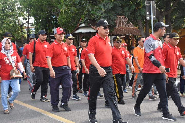 Anggota DPRD Sinjai, Nur Alam Ikuti Gerak Jalan Sehat Kemenag