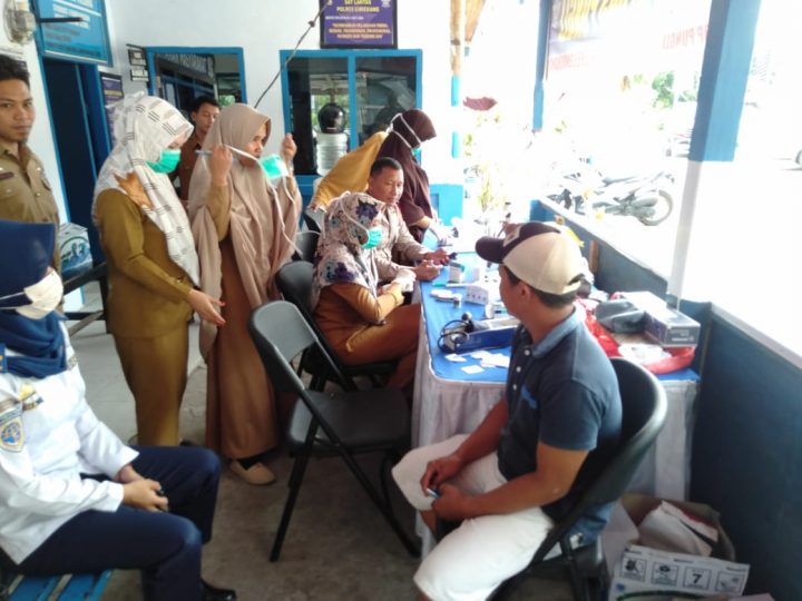 Polres Enrekang Bersama Dinas Kesehatan Melakukan Tes Urine Bagi Sopir Angkot