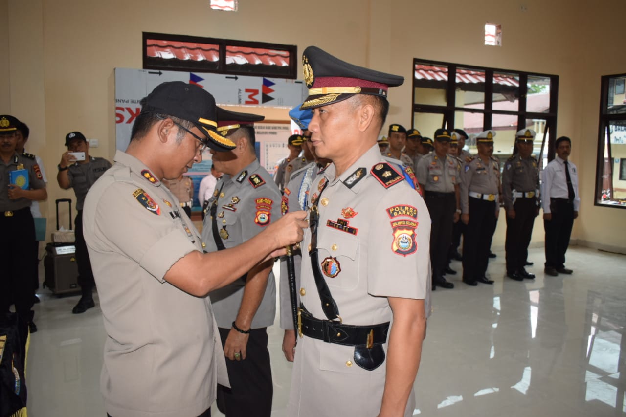 Kapolres Barru AKBP Welly Abdillah pimpin upacara sertijab Wakapolres Barru