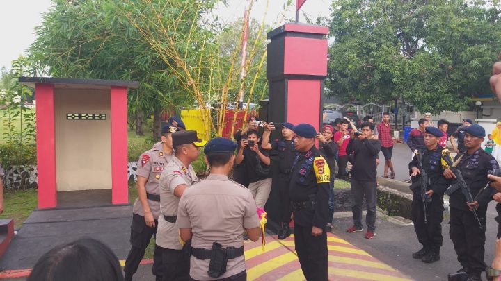 Kapolres Parepare saat Menyambut Kedatangan Personil Brimob