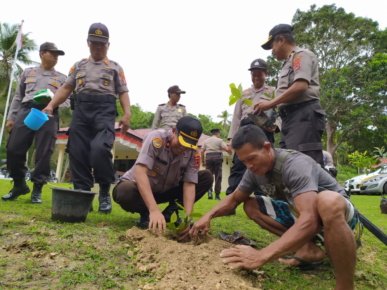 Kapolres Selayar Pimpin Penanaman Pohon Program Polri Peduli Penghijauan