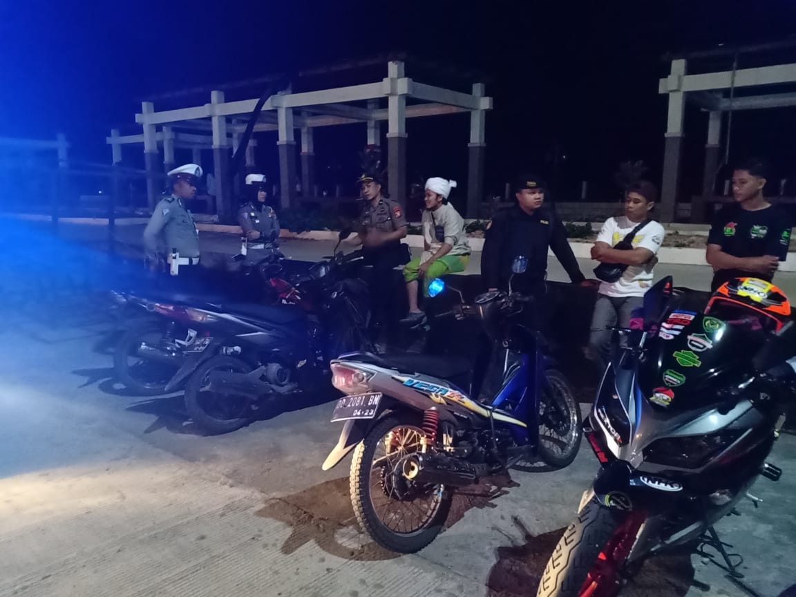 Personel Polres Selayar gelar patroli malam 