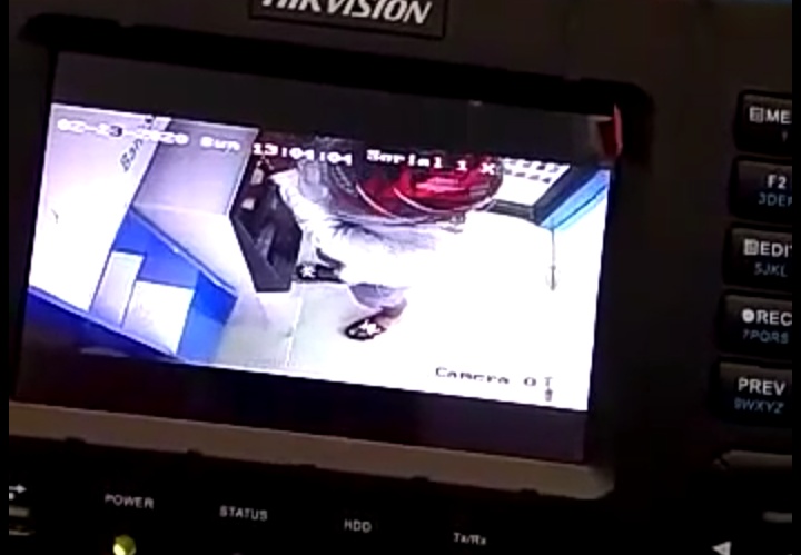 Rekaman CCTV Terduga Pelaku Pengrusakan ATM Bank Sulselbar Selayar