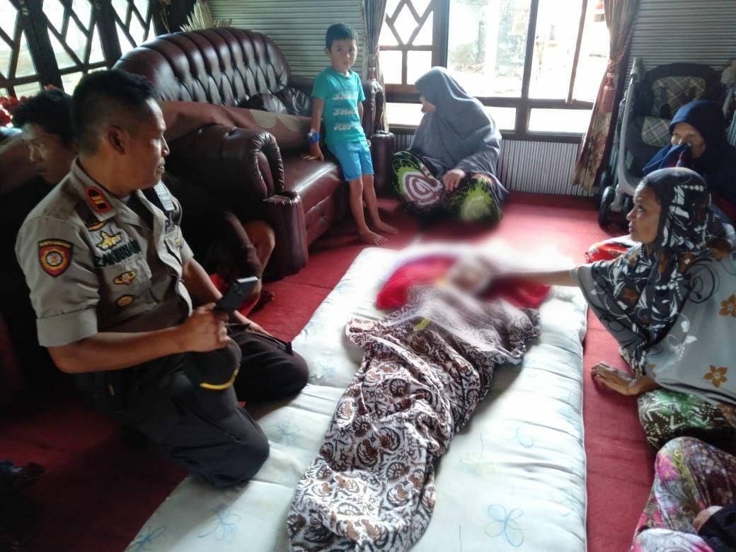 Korban saat disemayamkan di rumah duka, (foto: ist)