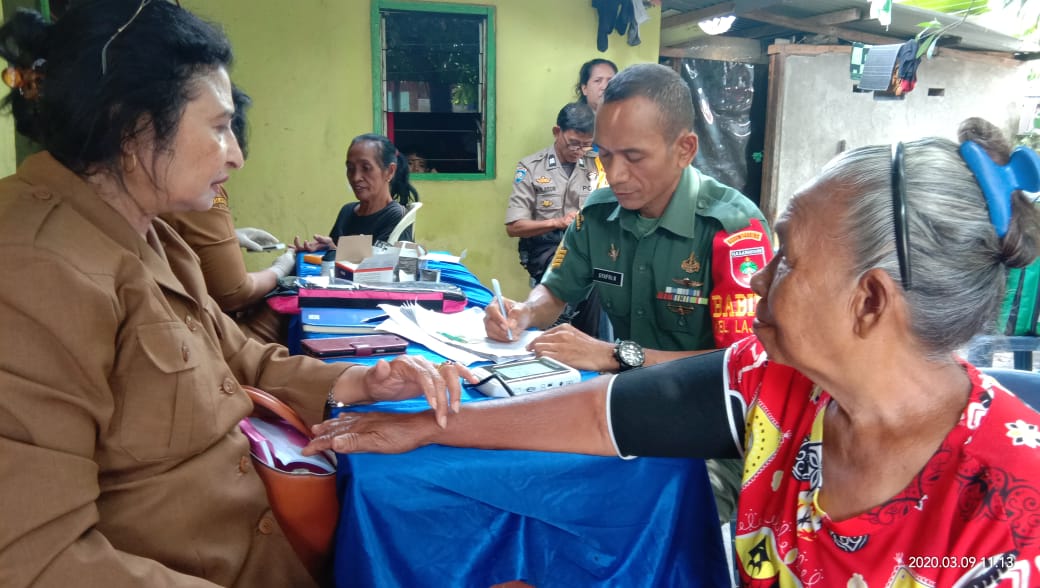 Babinsa Lajangiru Koramil 07/U.Pandang Dampingi Tim Kesehatan Gelar BINDU