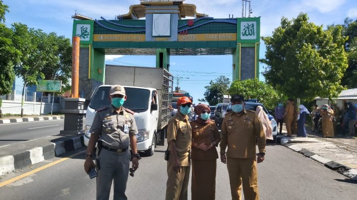 Pemeriksaan Suhu Badan di Batas Kota Parepare-Barru