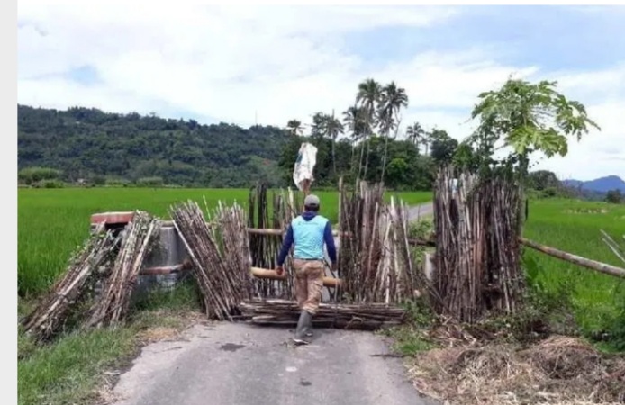 Tangkal Corona, Masyarakat Tutup Jalan di Desa Majannang Menuju Desa Jonjo, Gowa