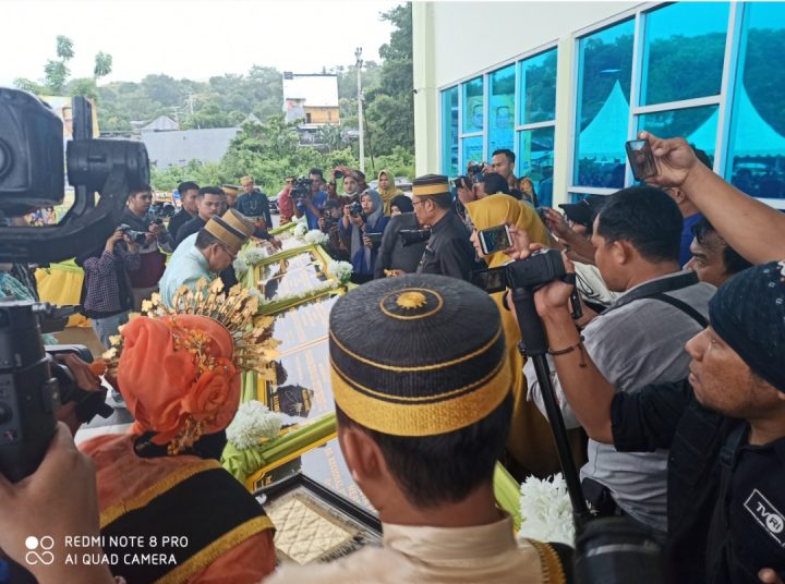 Gubernur Sulsel, Nurdin Abdullah bersama Walikota Parepare, HM Taufan Pawe