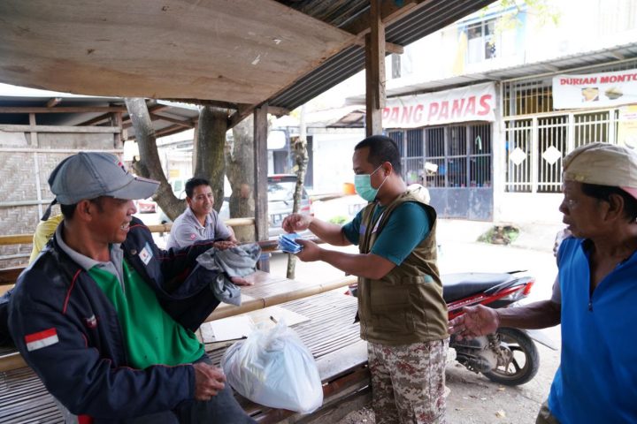 Wagub Sulsel, Andi Sudirman Sulaiman berikan bantuan kepada ojek pangkalan