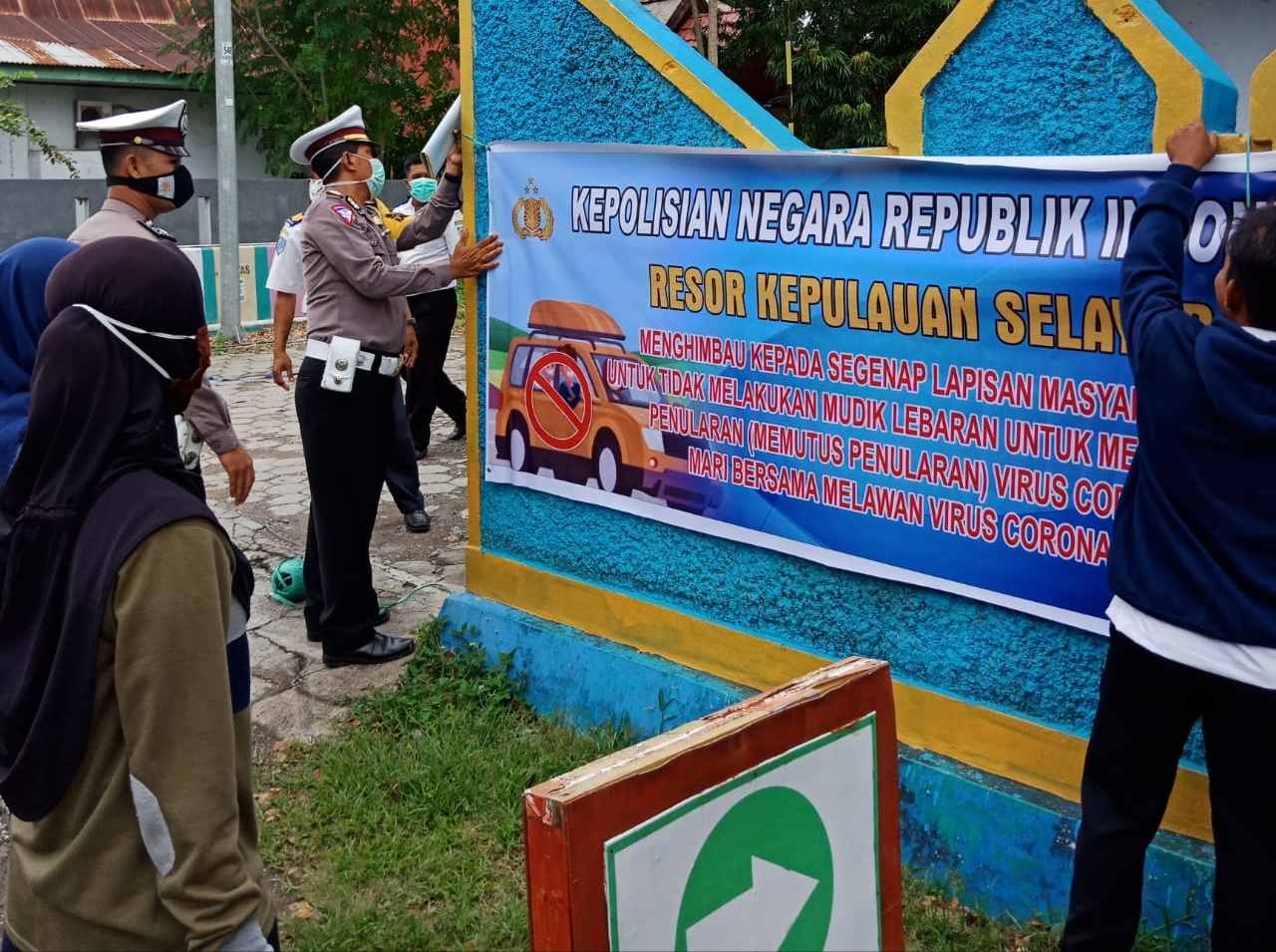 Satlantas Polres Selayar pasang spanduk imbauan jangan mudik