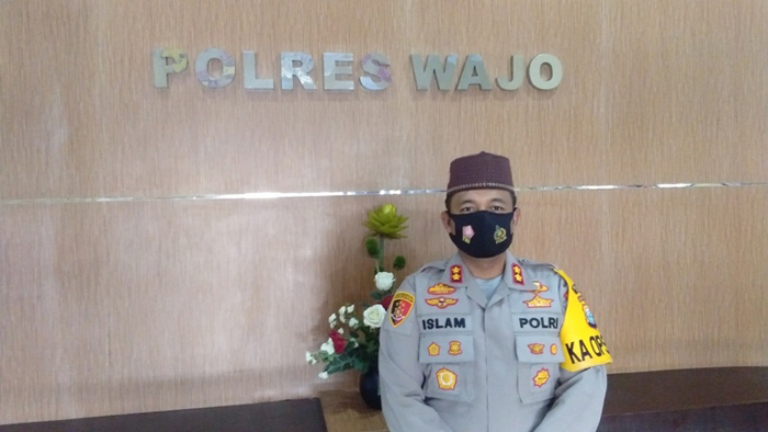 Kapolres Wajo, AKBP Muh. Islam dalam melaksanakan tugas tetap memperhatikan protokol kesehatan. (foto : tun)