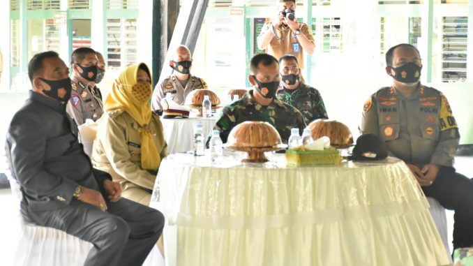 Hadiri HUT TNI yang Ke-75, Ketua DPRD Sinjai: Jayalah TNI, Jayalah Indonesiaku