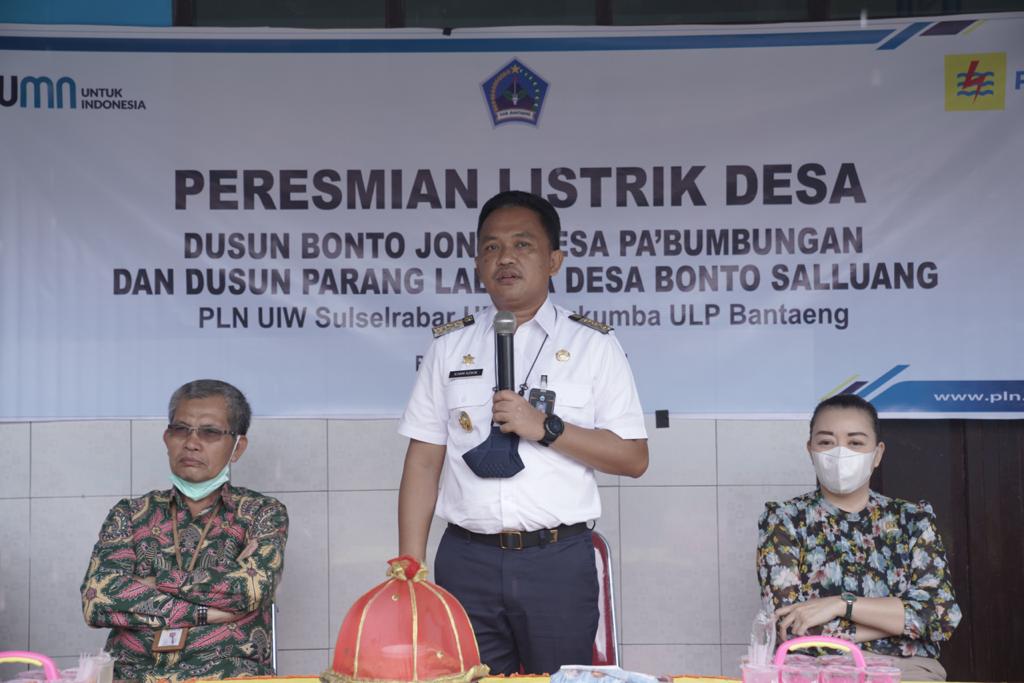 Bupati Bantaeng Resmikan Aliran Listrik di Dua Dusun di Eremerasa