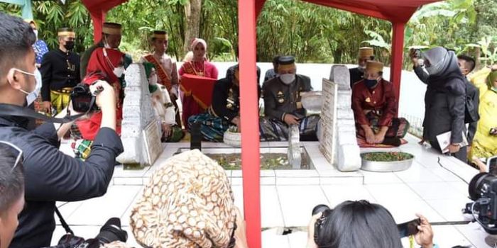 Bupati Bone Ziarah ke Makam Raja Bone Ke XXVIII di Suppa Pinrang