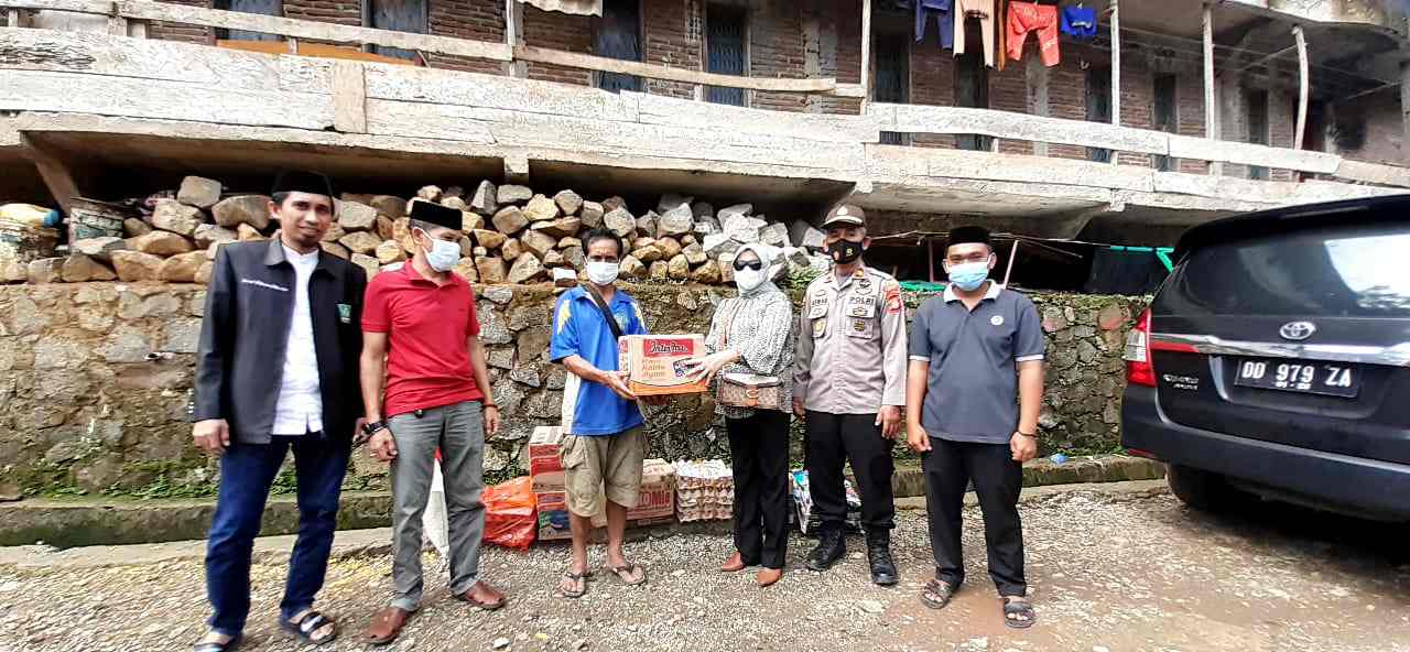 Tiga Dewan Asal Dapil IV, Kunjungi Korban Tanah Longsor Sinjai Tengah