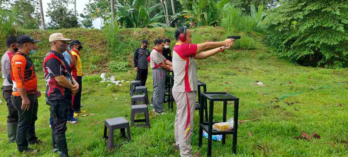 Tingkatkan Kemampuan Personel, Polres Sinjai Gelar Latihan Menembak