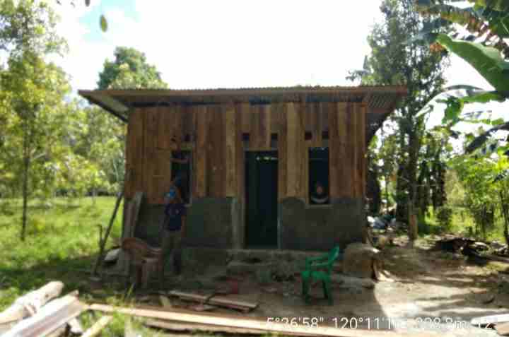 Rumah milik Cia, warga Dusun Topanda, Desa Topanda, Bulukumba, yang dalam proses bedah. Foto (beritasulsel.com)