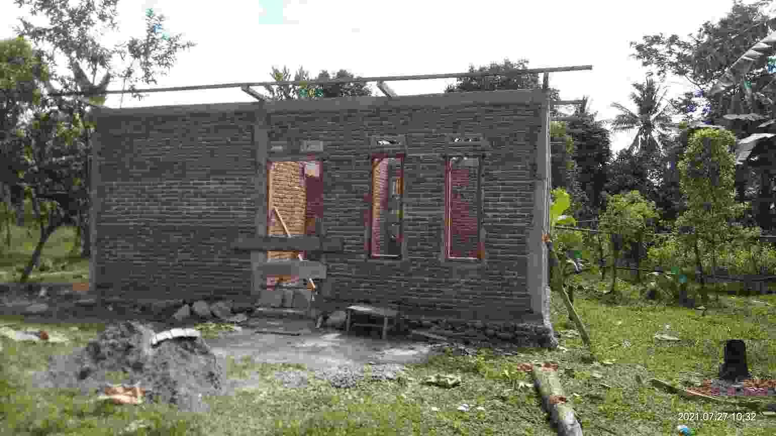 Bedah rumah yang bermasalah di Desa Topanda, Kecamatan Rilau Ale, Kabupaten Bulukumba. 
