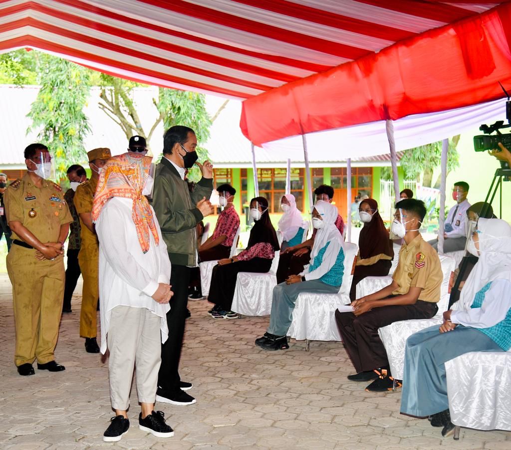 Jokowi Ingatkan Pelajar Hadapi Pandemi dengan Menerapkan Protkes Ketat. Foto : rusman biro pers sekretariat presiden