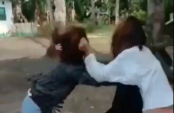 Polisi Selidiki Pelaku dan Penyebar Video Gadis di Selayar Duel Saling Jambak Rambut