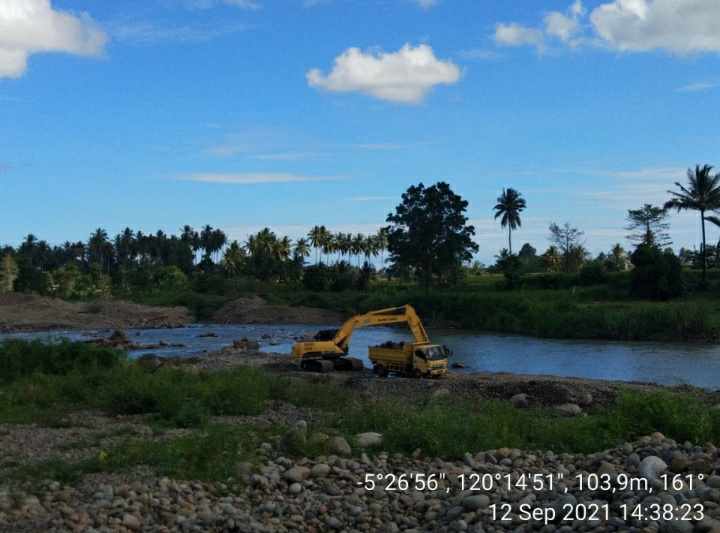 Salah satu lokasi tambang di Desa Balong, Kecamatan Ujung Loe, Kabupaten Bulukumba, Sulsel. (foto: Heri/BSS)