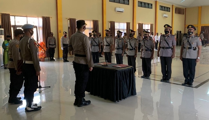 Upacara Sertijab dan Pengukuhan di Mapolres Bantaeng