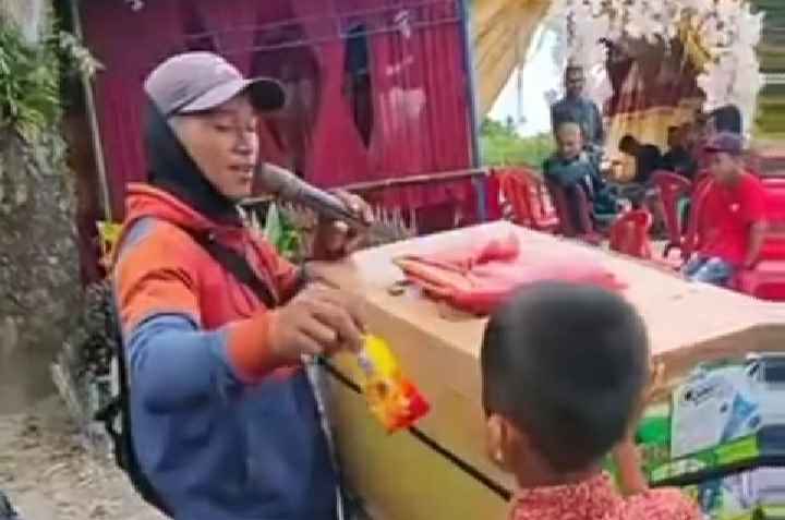 Viral! Penjual ES Krim ini Bersuara Merdu, Netizen: ini Baru Suara Emas