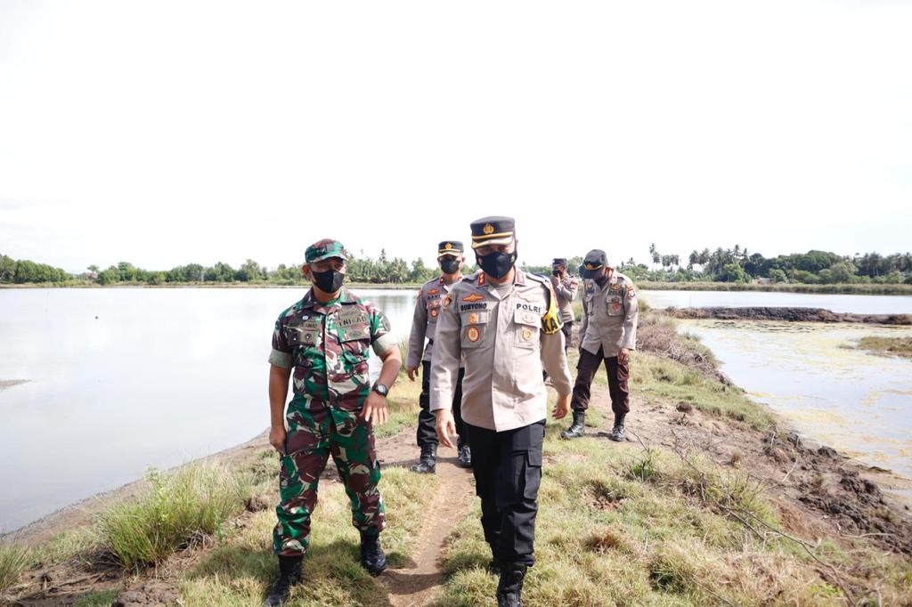 Dikawal Puluhan Personel TNI - Polri, Eksekusi Tambak di Ujung Loe Sukses