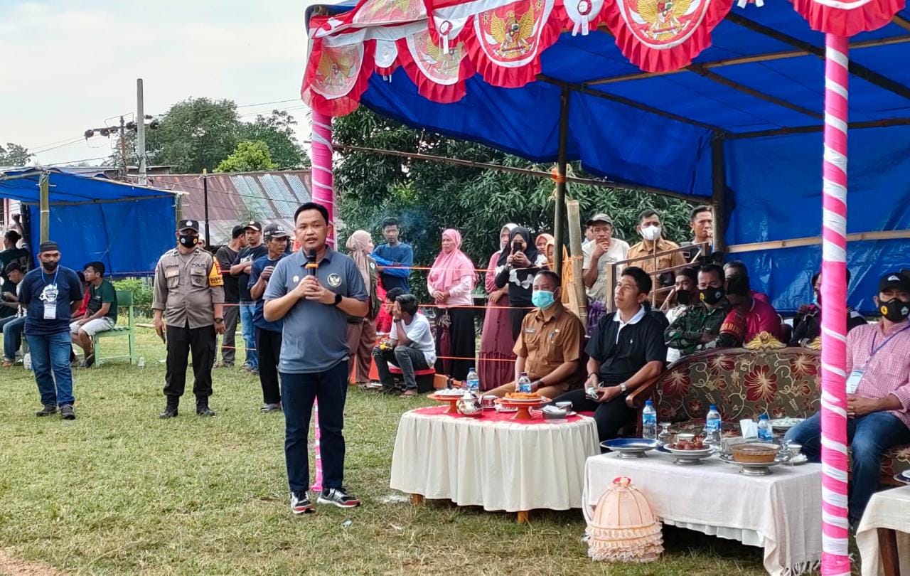 Bupati Bantaeng, DR. H. Ilham Azikin saat memberikan kata sambutan di pembukaan Liga Ramadhan Morowa