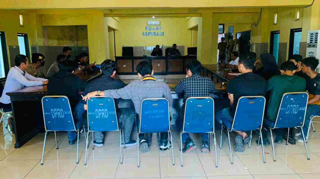 Asatu Geruduk DPRD Bulukumba Minta RDP Soal Tambang Ilegal, BPNT, Tambak, Website Desa dan Toko Moderen