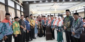 Ketua DPRD Sinjai Bersama Ketua Komisi I DPRD Sinjai Dampingi 107 JCH Sinjai ke PPIH Embarkasi Makassar