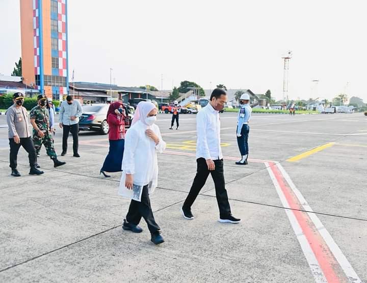 Presiden Joko Widodo bersama Ibu Iriana Joko Widodo kunker ke Kalimantan Barat, Selasa (9/8/22). foto: medsos @Presiden Joko Widodo