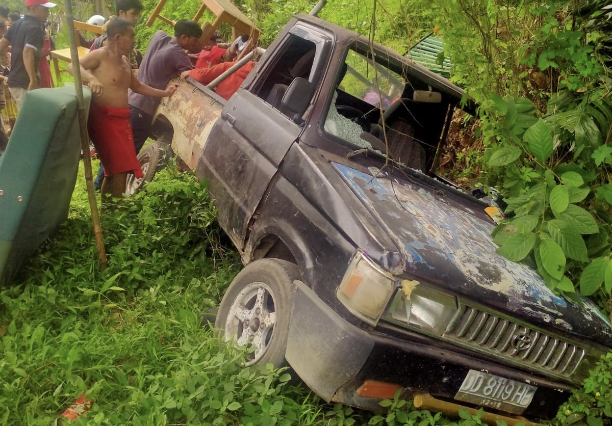 Mobil yang ditumpangi anak Pramuka kecelakaan di Desa Bintobangun Bulukumba Senin 14/8/23