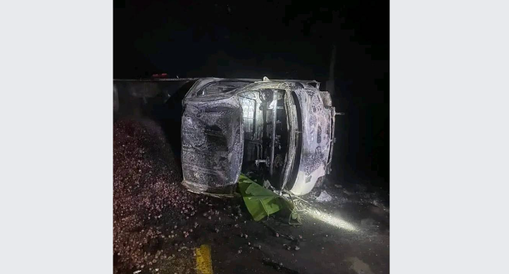 Mobil Pikap Terbalik dan Terbakar di Bone, Istri Tewas Suami Kritis