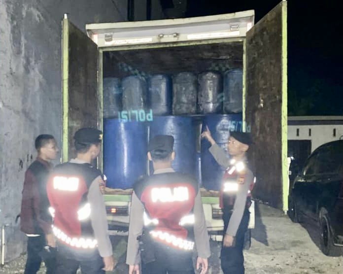 Polres Sinjai Tangkap 8 Ton Solar dari Bulukumba yang Hendak Dijual ke Morowali. (Foto: istimewa)