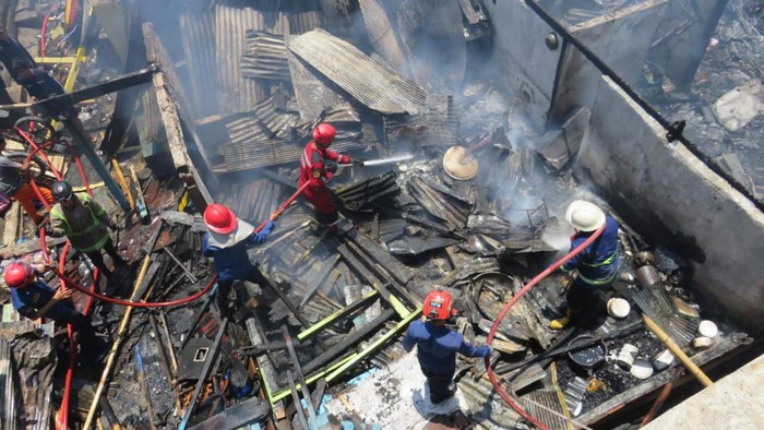 Kebakaran Hebat Landa Makassar, 7 Bangunan Ludes Terbakar. foto: istimewa