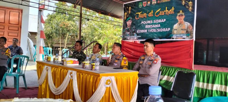 Kapolres Sidrap pada acara Jumat Curhat di Kecamatan Panca Rijang. (foto: dok, Humas Polres Sidrap)