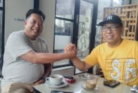 Berpose : Ketua DPD II Partai Golkar Bulukumba, Nirwan Arifuddin (Kanan) Bersama Andi Hamzah Pangki (Kiri)